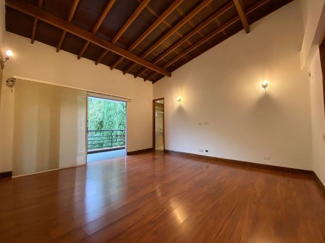 Casa de 3 alcobas en arriendo en Loma El Atravesado, Medellín, 203 m² · foto 12 de 15