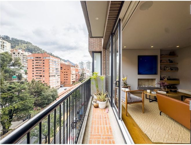 Apartamento de 3 alcobas en venta en La Cabrera, Bogotá, 151 m² · foto 3 de 21