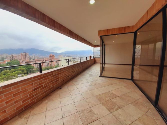 Casa de 3 alcobas en venta en San Lucas, Medellín, 242 m² · foto 4 de 15