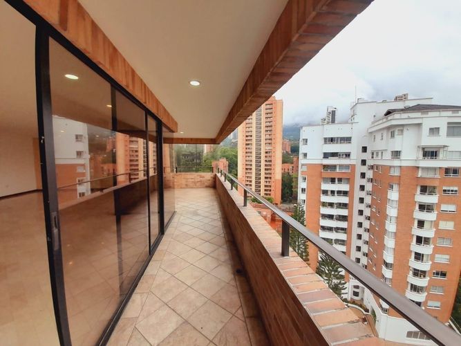 Casa de 3 alcobas en venta en San Lucas, Medellín, 242 m² · foto 5 de 15