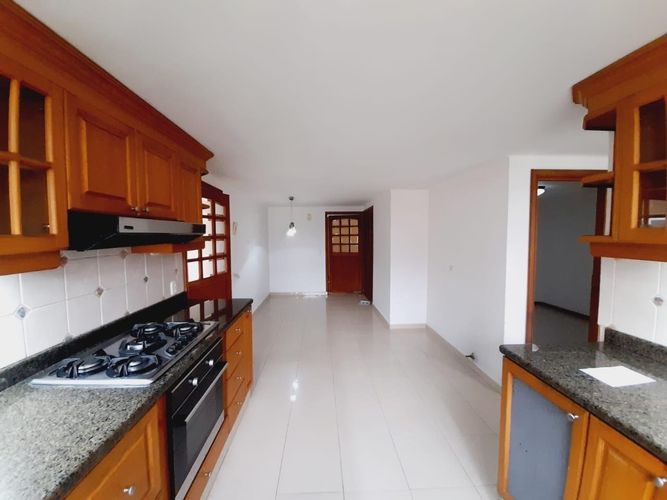 Casa de 3 alcobas en venta en San Lucas, Medellín, 242 m² · foto 7 de 15