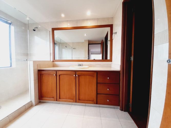 Casa de 3 alcobas en venta en San Lucas, Medellín, 242 m² · foto 12 de 15