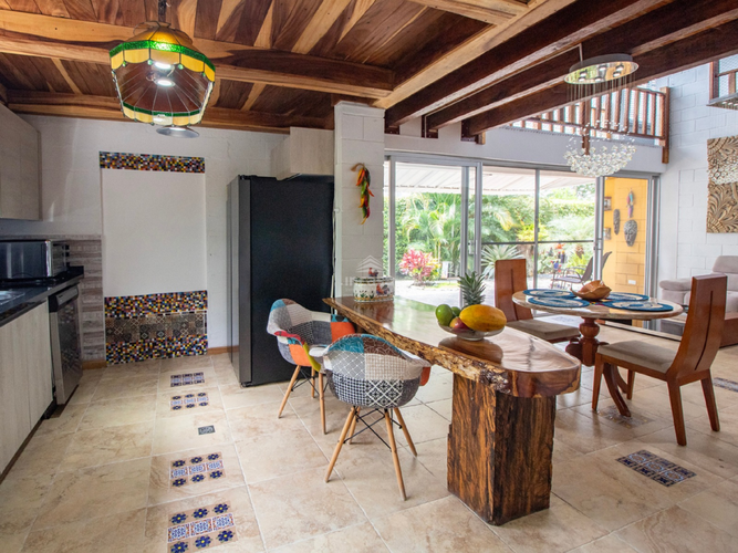 Casa de 3 alcobas en venta en Ciudad Country, Jamundí, 242 m² · foto 2 de 24