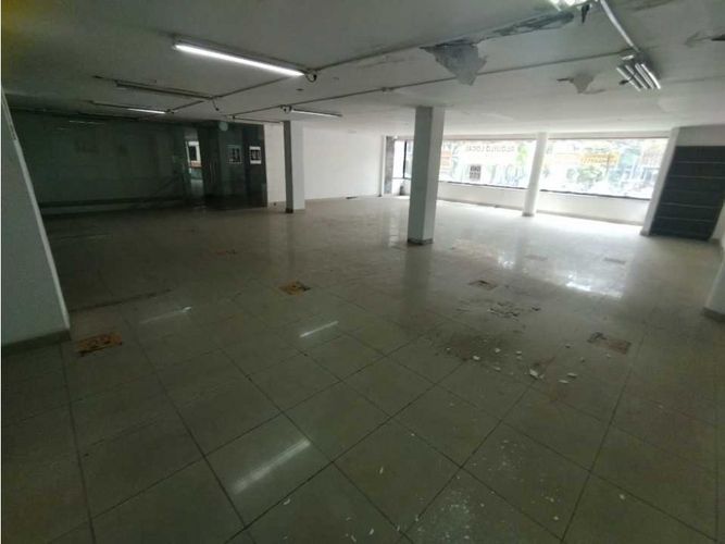 Local en arriendo en La Candelaria, Medellín, 400 m² · foto 2 de 24