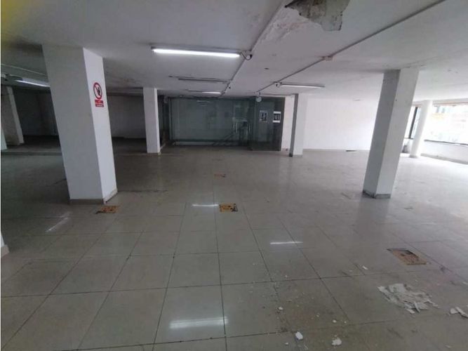 Local en arriendo en La Candelaria, Medellín, 400 m² · foto 3 de 24