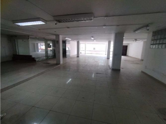 Local en arriendo en La Candelaria, Medellín, 400 m² · foto 4 de 24