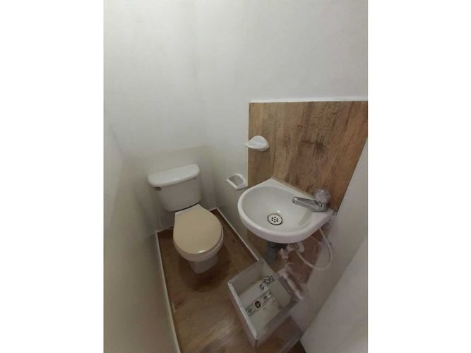 Local en arriendo en Campo Valdes No.1, Medellín, 13 m² · foto 6 de 7