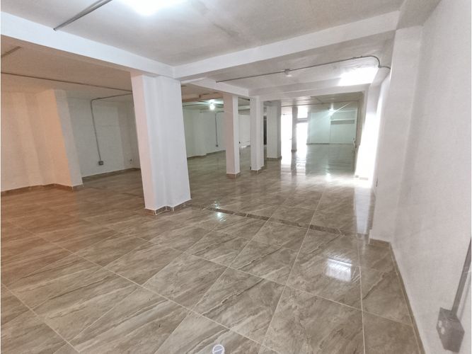 Bodega en arriendo en Manchester, Bello, 186 m² · foto 2 de 8