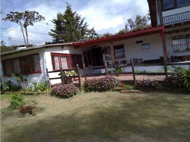 Finca en venta en Santa Elena, Medellín, 218 m² · foto 3 de 6