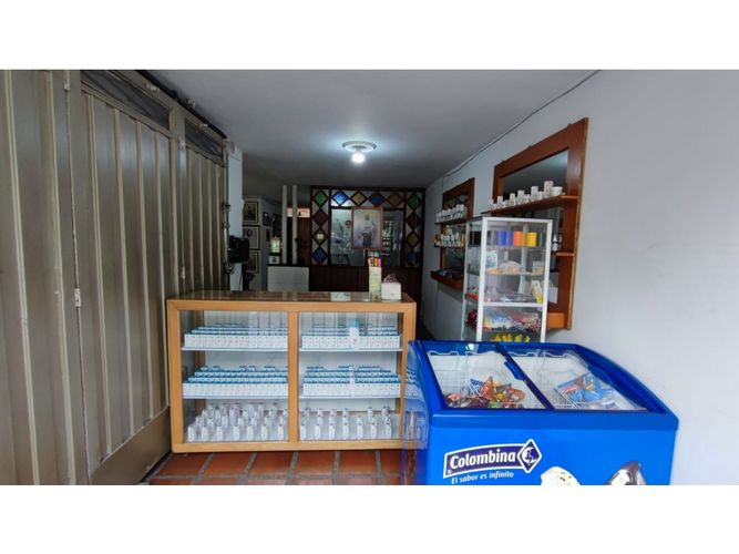 Casa de 6 alcobas en venta en Boston, Medellín, 220 m² · foto 2 de 13
