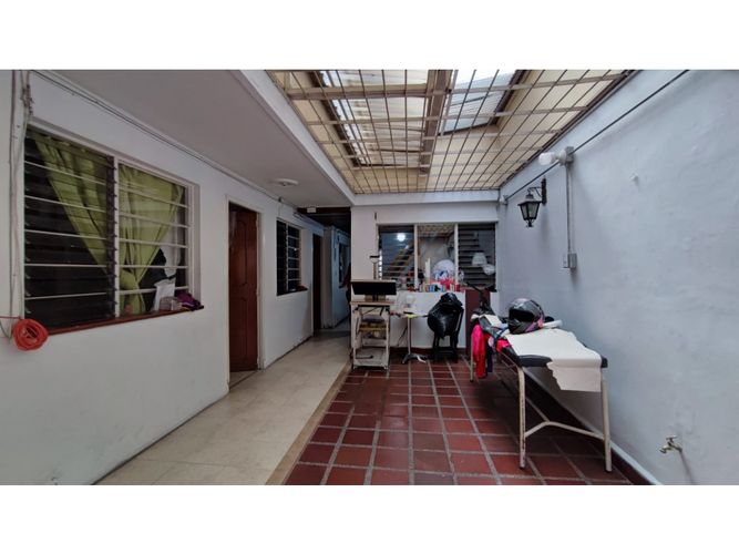 Casa de 6 alcobas en venta en Boston, Medellín, 220 m² · foto 3 de 13