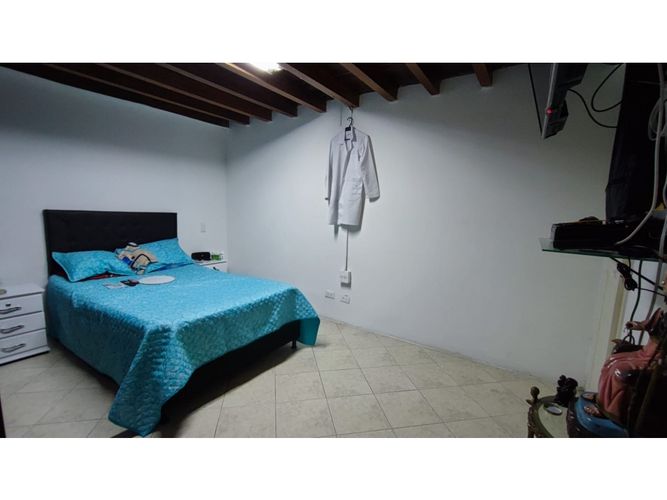 Casa de 6 alcobas en venta en Boston, Medellín, 220 m² · foto 6 de 13
