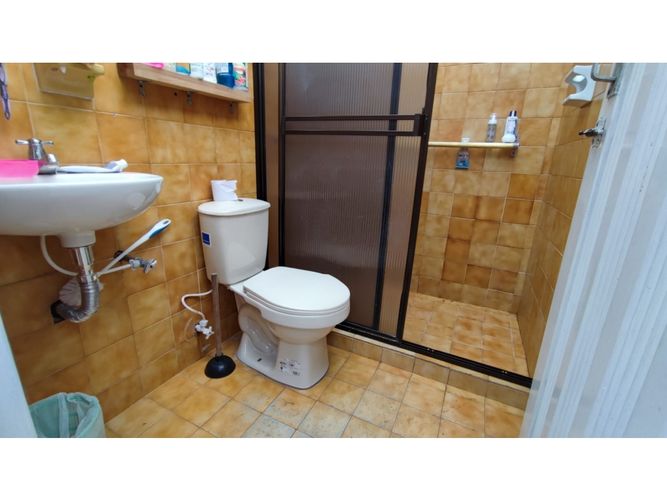 Casa de 6 alcobas en venta en Boston, Medellín, 220 m² · foto 8 de 13