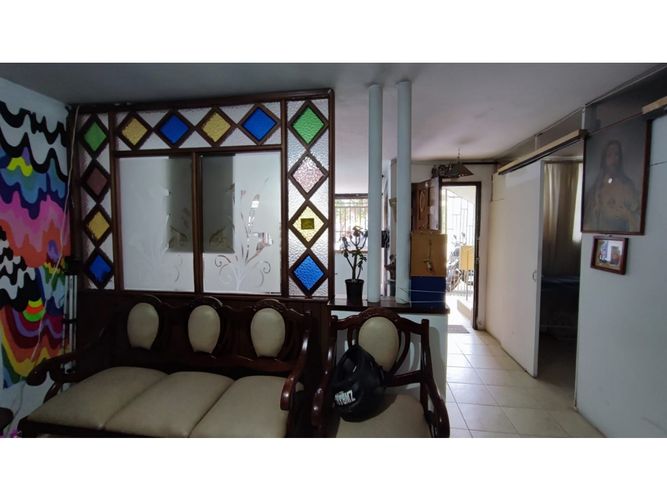 Casa de 6 alcobas en venta en Boston, Medellín, 220 m² · foto 9 de 13