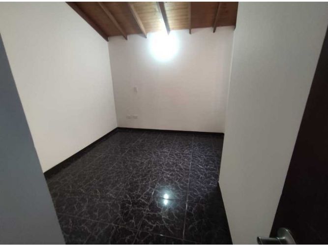 Casa de 5 alcobas en venta en Centro, La Estrella, 169 m² · foto 5 de 17