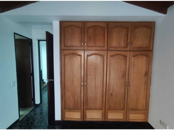 Casa de 5 alcobas en venta en Centro, La Estrella, 169 m² · foto 13 de 17