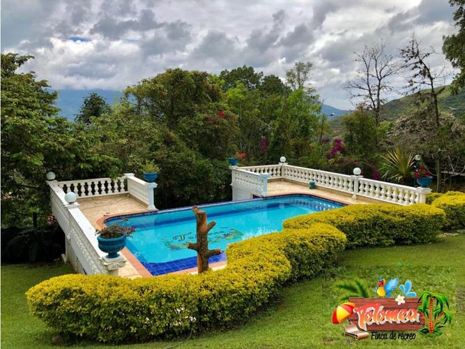 Finca en venta en Actividad Multiple, Copacabana, 3000 m² · foto 2 de 24