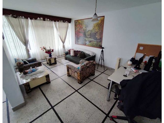 Casa de 5 alcobas en venta en Santa Teresita, Medellín, 223 m² · foto 2 de 24