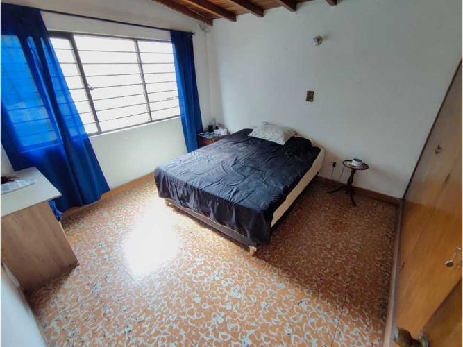 Casa de 5 alcobas en venta en Santa Teresita, Medellín, 223 m² · foto 16 de 24