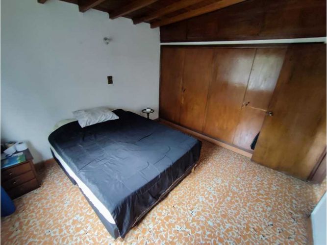 Casa de 5 alcobas en venta en Santa Teresita, Medellín, 223 m² · foto 17 de 24