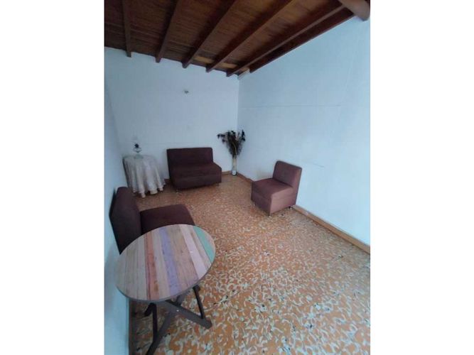 Casa de 5 alcobas en venta en Santa Teresita, Medellín, 223 m² · foto 18 de 24