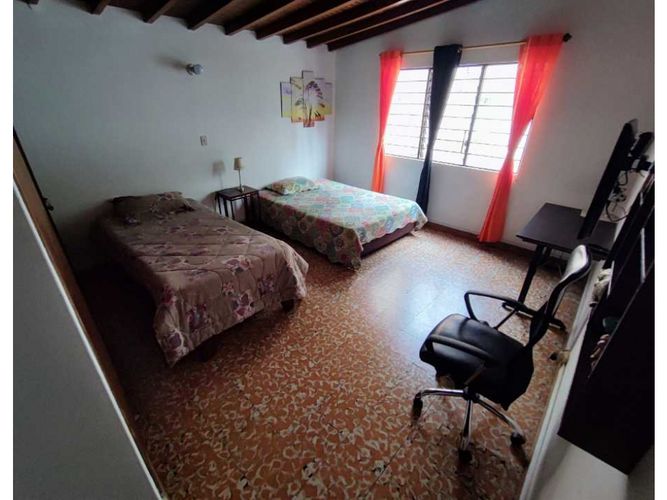 Casa de 5 alcobas en venta en Santa Teresita, Medellín, 223 m² · foto 21 de 24