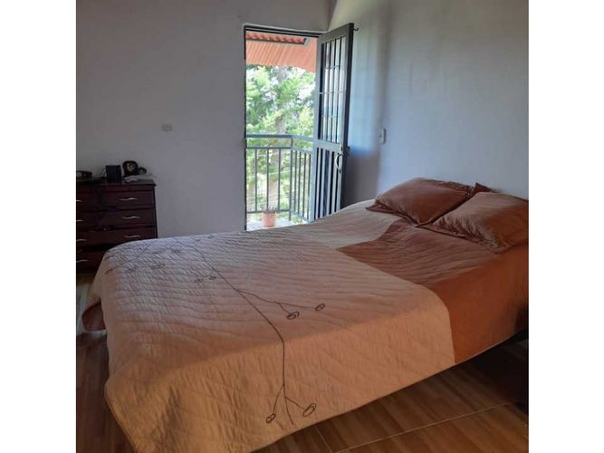 Casa de 6 alcobas en venta en El Convento, Marinilla, 320 m² · foto 9 de 15