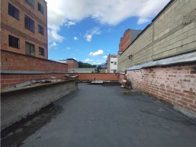Casa de 6 alcobas en venta en Lorena, Medellín, 300 m² · foto 2 de 19