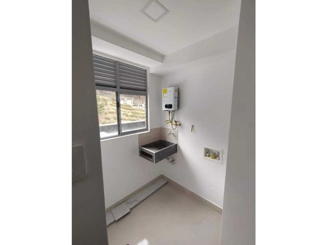 Apartamento de 3 alcobas en venta en Potrerito, Bello, 76 m² · foto 3 de 12