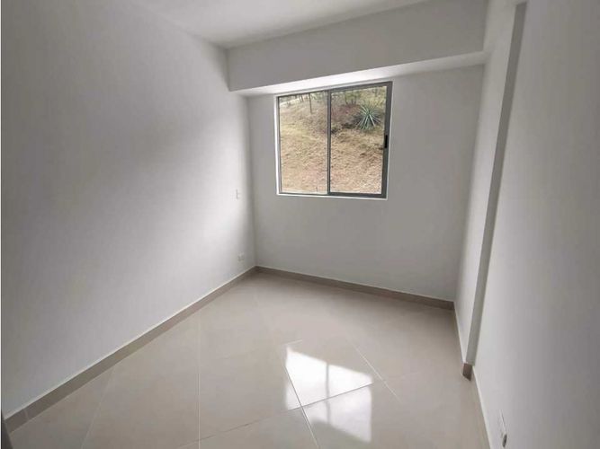 Apartamento de 3 alcobas en venta en Potrerito, Bello, 76 m² · foto 5 de 12