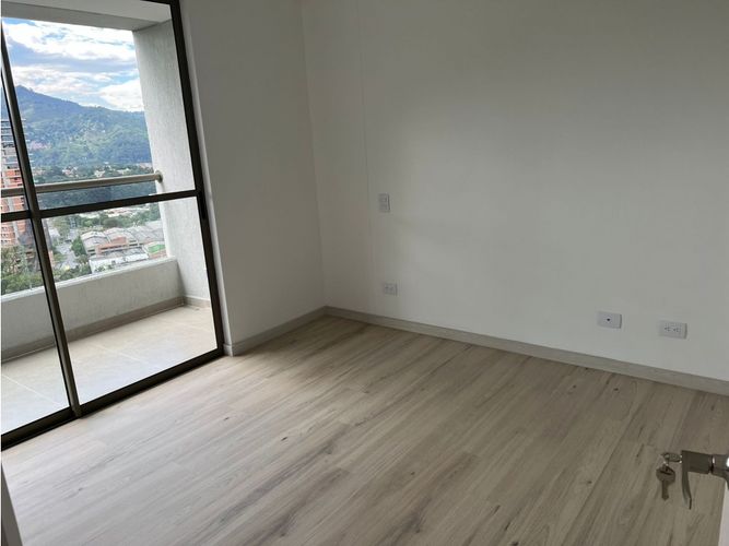 Apartamento de 2 alcobas en venta en Laureles, Medellín, 79 m² · foto 13 de 24