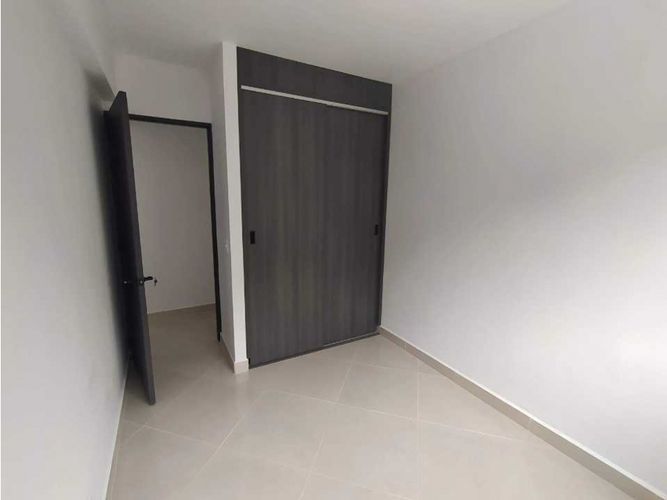 Apartamento de 3 alcobas en venta en Potrerito, Bello, 76 m² · foto 11 de 12