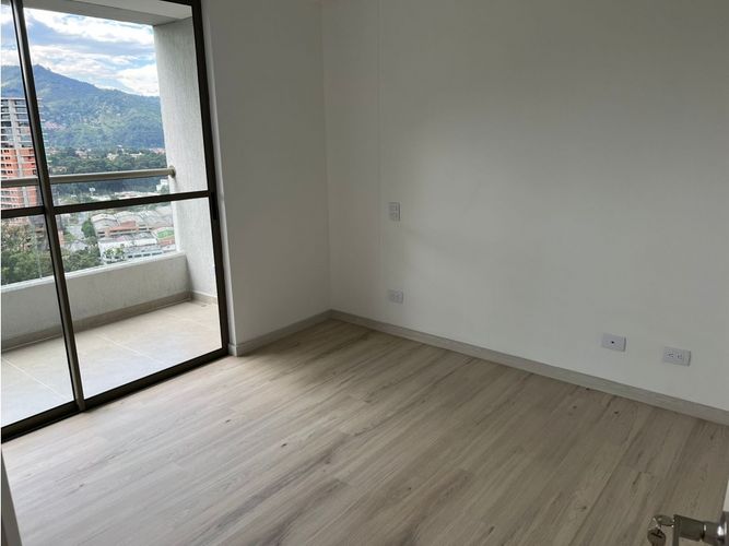 Apartamento de 2 alcobas en venta en Laureles, Medellín, 79 m² · foto 16 de 24