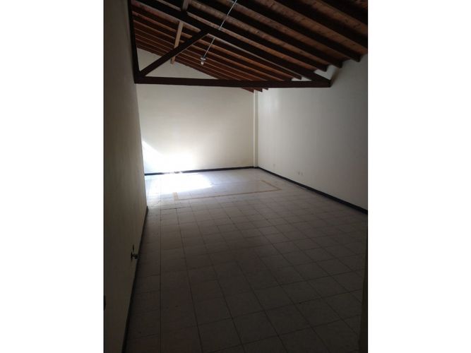 Casa en venta en La Candelaria, Medellín, 290 m² · foto 3 de 13