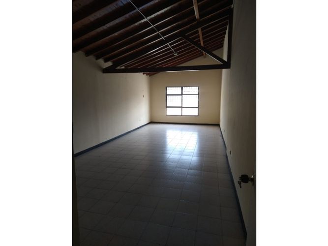 Casa en venta en La Candelaria, Medellín, 290 m² · foto 9 de 13