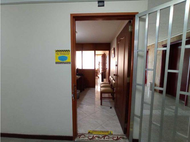 Oficina en arriendo en La Candelaria, Medellín, 38 m² · foto 2 de 10