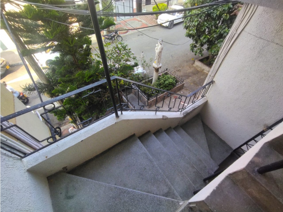 Apartamento en venta en La Milagrosa, Medellín · foto 3 de 24