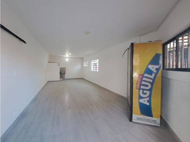 Local en venta en Monteclaro, Medellín, 40 m² · foto 3 de 3