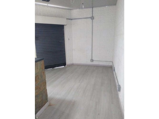 Local en arriendo en Boston, Medellín, 24 m² · foto 2 de 5