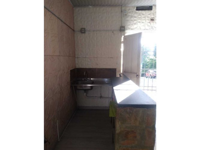 Local en arriendo en Boston, Medellín, 24 m² · foto 3 de 5