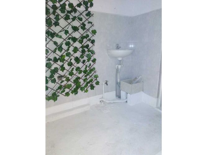 Local en arriendo en Boston, Medellín, 24 m² · foto 4 de 5