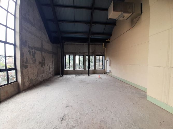 Local en arriendo en Los Colores, Medellín, 133 m² · foto 2 de 5