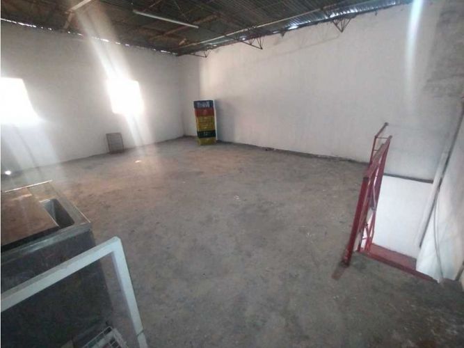 Bodega en arriendo en San Benito, Medellín, 350 m² · foto 2 de 2