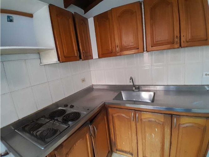 Casa de 8 alcobas en arriendo en Bombona No.1, Medellín, 235 m² · foto 2 de 8