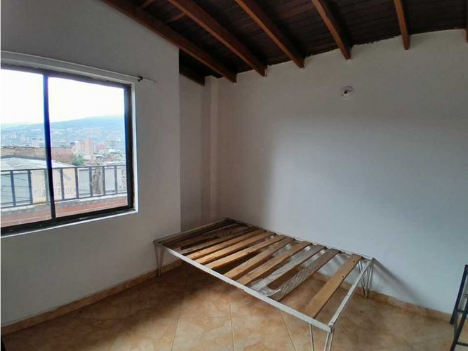 Casa de 8 alcobas en arriendo en Bombona No.1, Medellín, 235 m² · foto 8 de 8