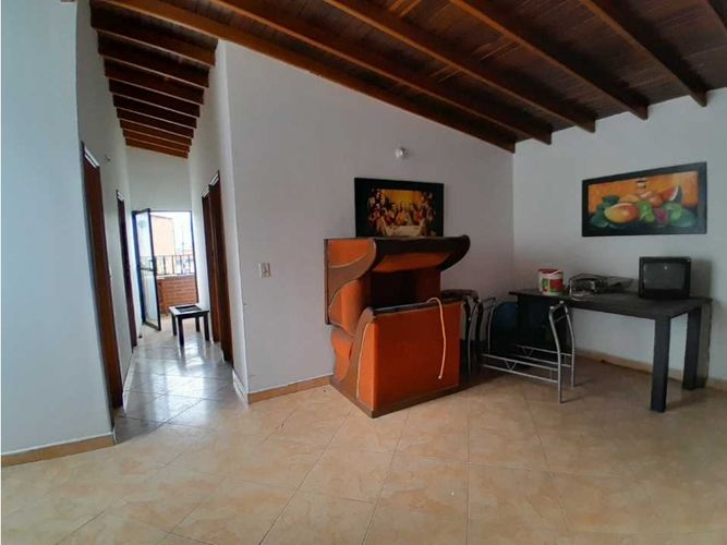 Casa de 8 alcobas en venta en Bombona No.1, Medellín, 235 m² · foto 4 de 24