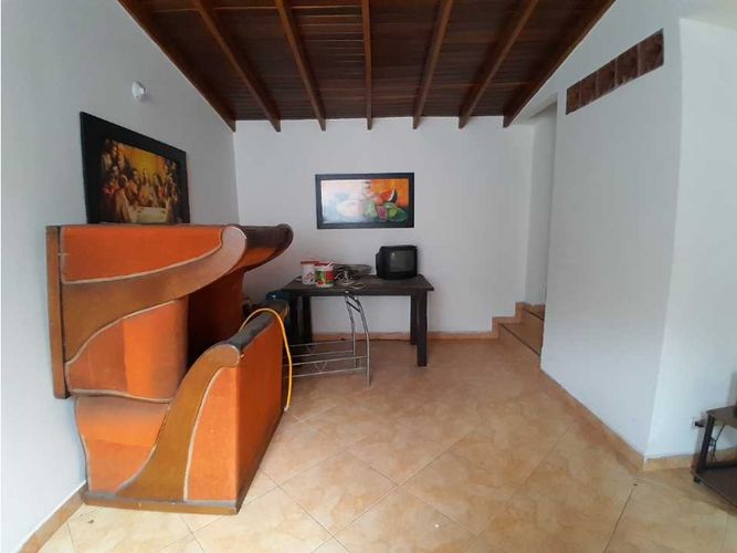 Casa de 8 alcobas en venta en Bombona No.1, Medellín, 235 m² · foto 5 de 24
