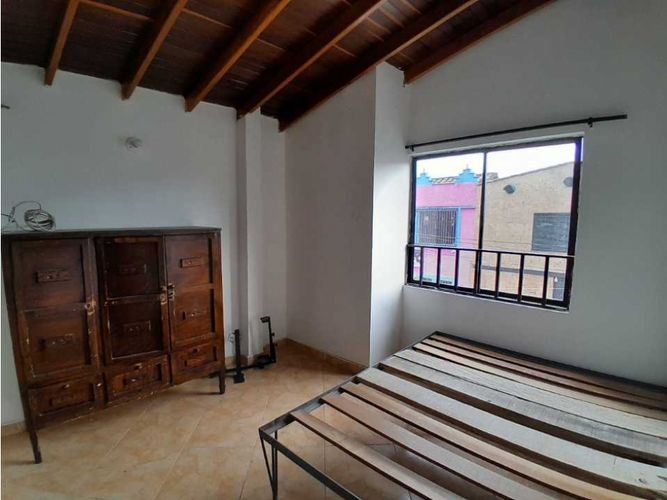 Casa de 8 alcobas en venta en Bombona No.1, Medellín, 235 m² · foto 11 de 24