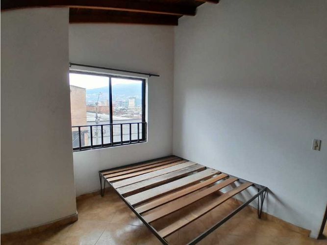 Casa de 8 alcobas en venta en Bombona No.1, Medellín, 235 m² · foto 12 de 24
