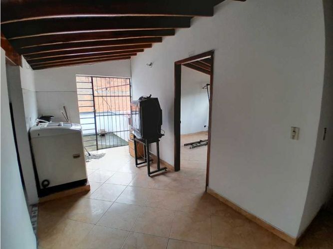 Casa de 8 alcobas en venta en Bombona No.1, Medellín, 235 m² · foto 15 de 24